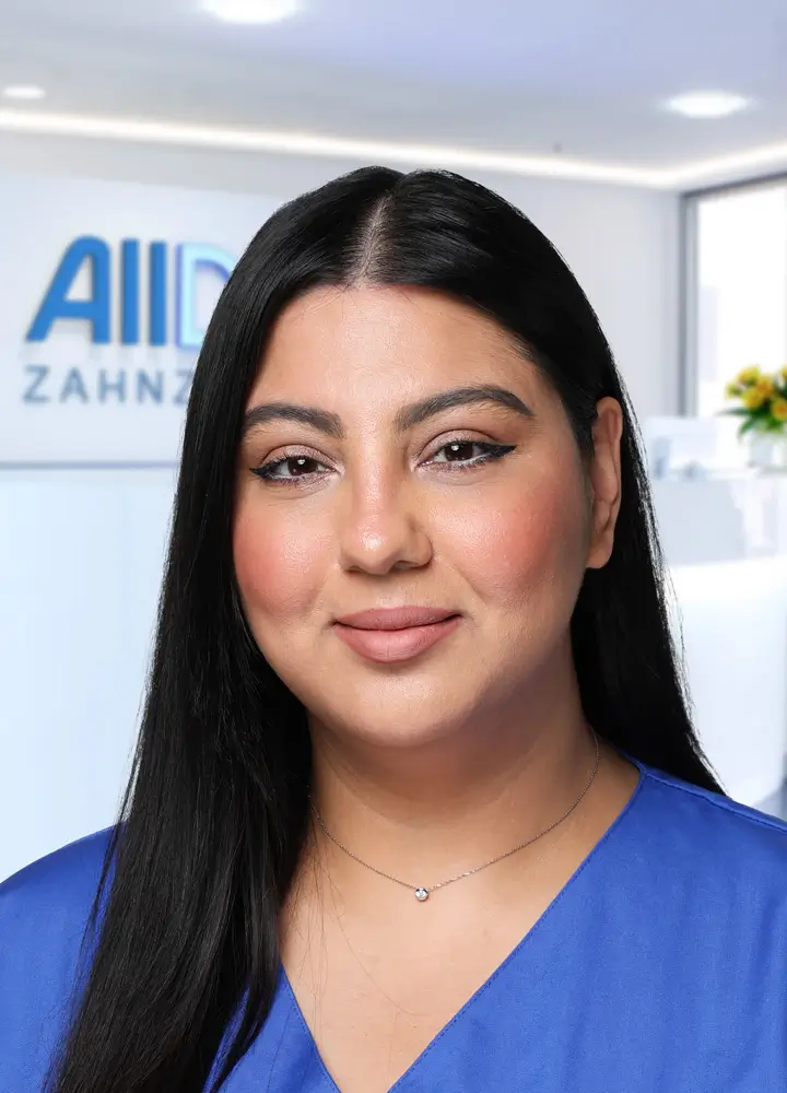 Portrait zahnmedizinische Prophylaxeassistenz Konstantina Katiri (AllDent Essen)