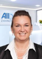 Portrait Klinikmanagerin S. Plank (AllDent M&uuml;nchen Ost)